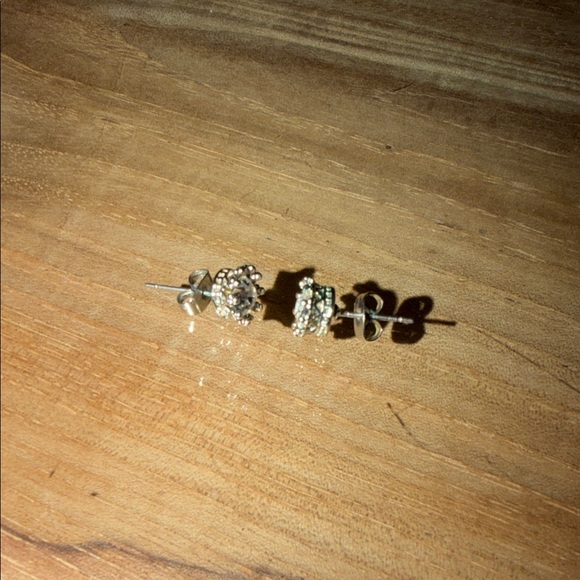 Elegant Silver Stud Earrings - Picture 3 of 4